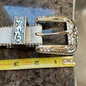 Rhinestone Studded Belt. White/Silver.